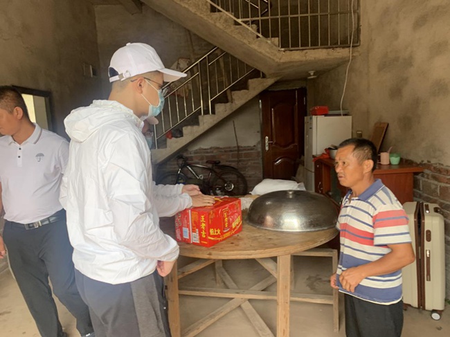 實踐隊走訪慰問脫貧戶。福建船政交通職業學院供圖